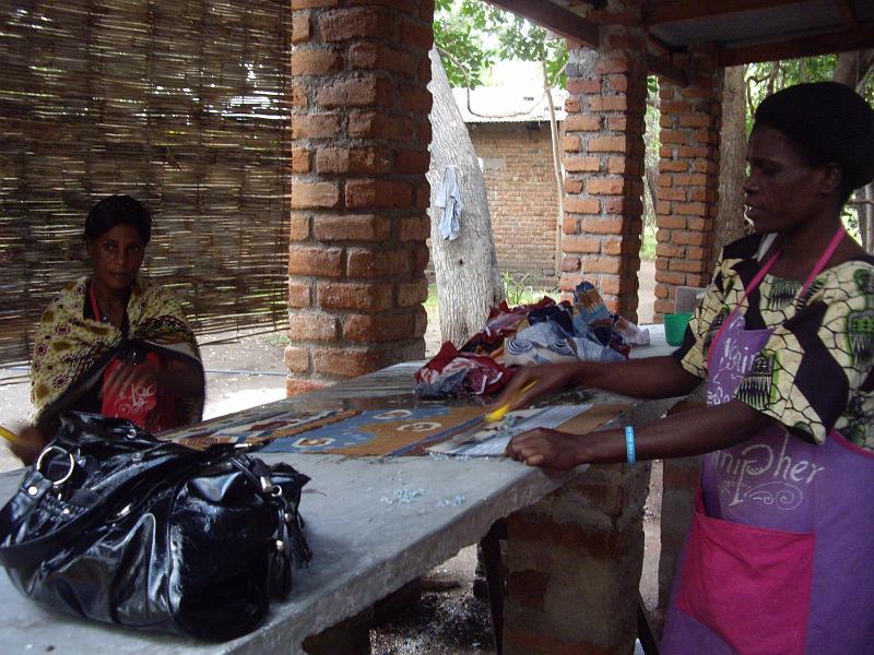m2220.JPG - S. Luangwa 'Tribal Textiles' project