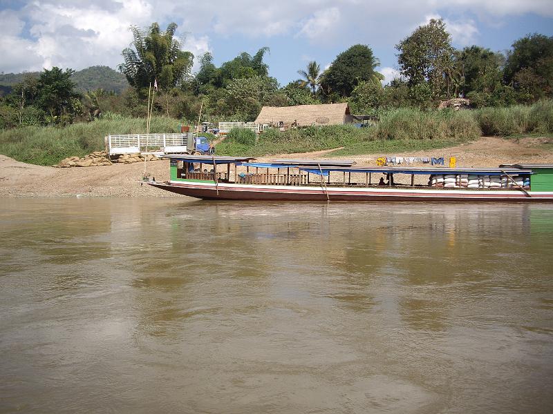 im54740.JPG - slowboat naar Luang Prabang